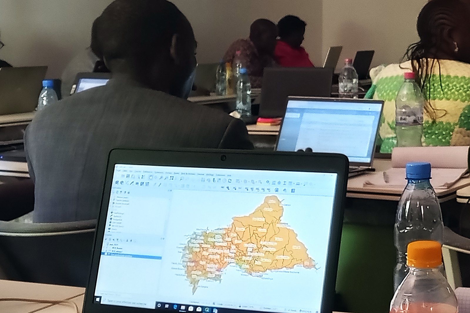 Carte de la République centrafricaine ouverte dans un logiciel de cartographie pendant la formation